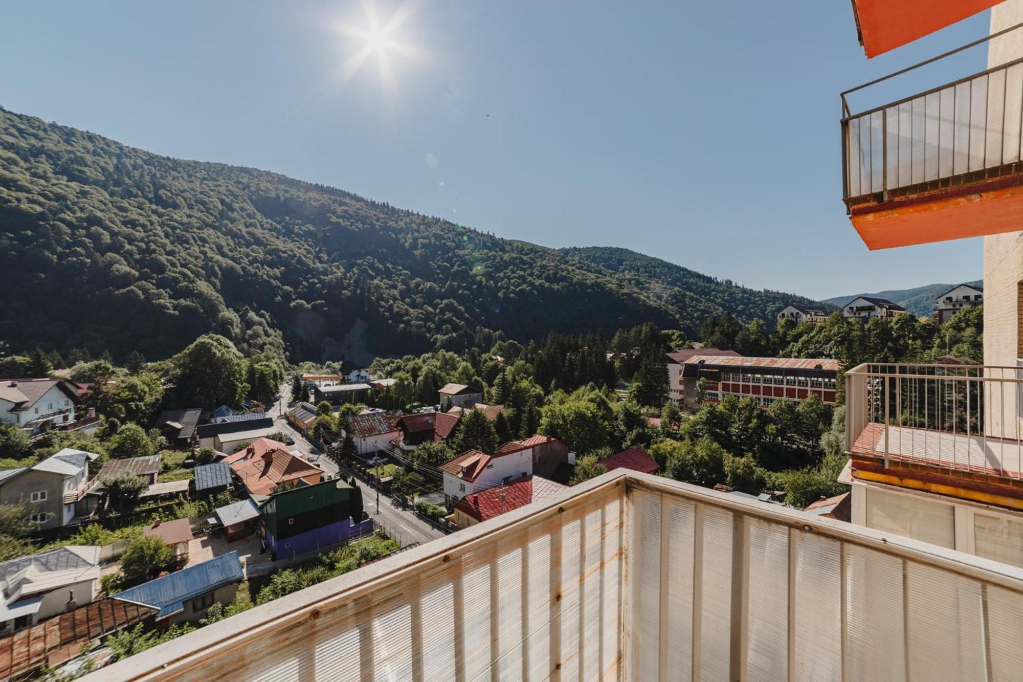 Romantic Jacuzzi Belleview Studio Sinaia Bagian luar foto