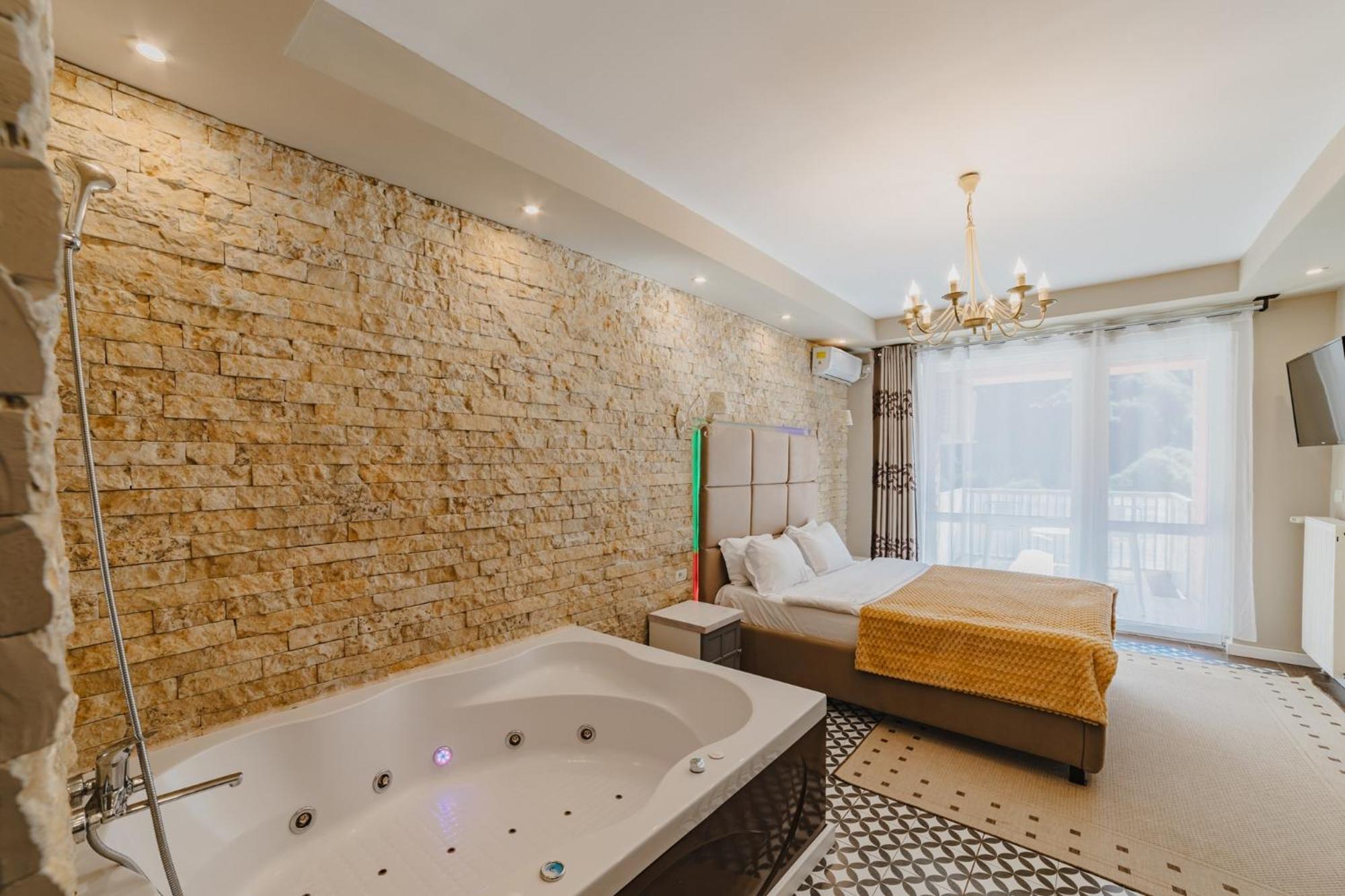 Romantic Jacuzzi Belleview Studio Sinaia Bagian luar foto
