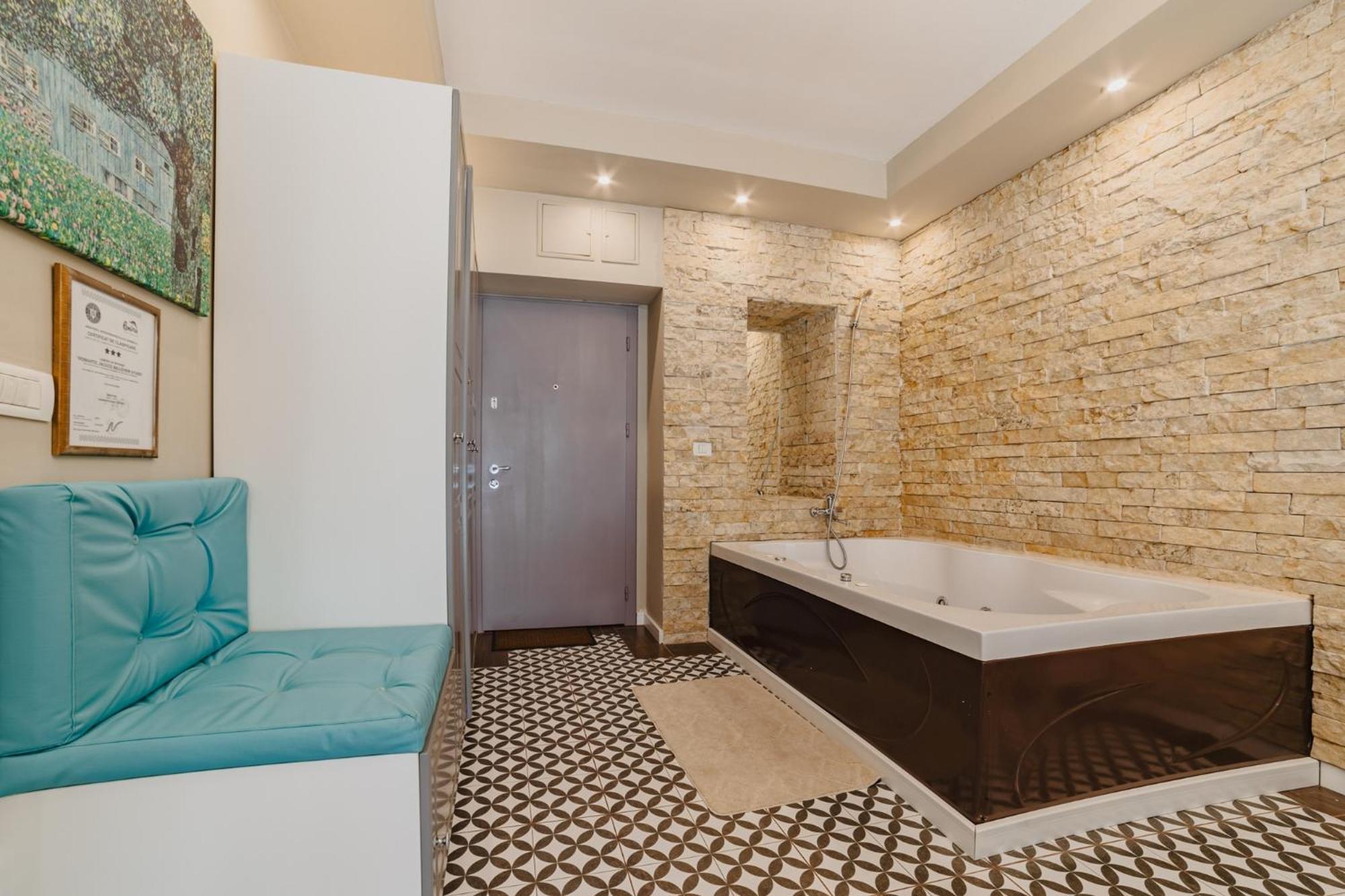 Romantic Jacuzzi Belleview Studio Sinaia Bagian luar foto